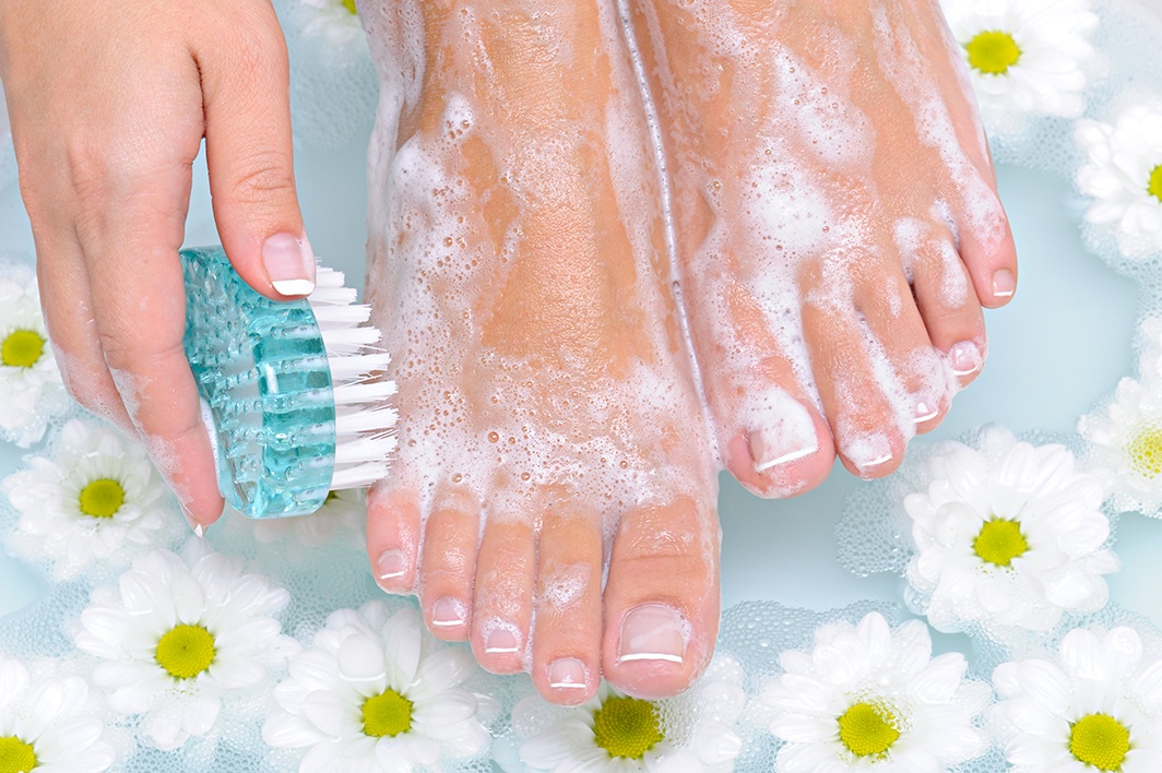 Higiena stóp na co dzień- kąpiel i oczyszczenie